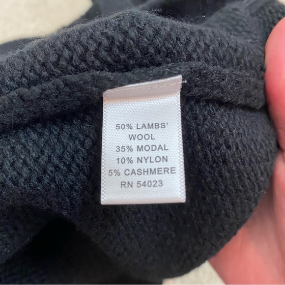 Banana Republic Black Knit V-Neck Long Sleeve Sweater - Picture 6 of 9